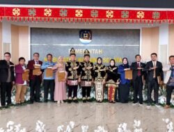 Program Setara, Bupati Irham Kalenggo Berikan Beasiswa Untuk Ribuan Mahasiswa di Konsel