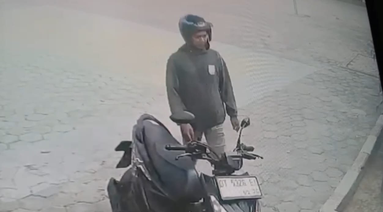 Terduga Pencuri Motor di SDN 51 Kendari Terekam CCTV Saat Beraksi