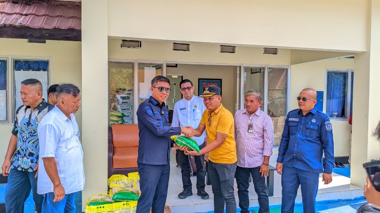 Gabah Melimpah, Bupati Irham Kalenggo Kirim 1000 Ton Beras Tujuan Sulawesi Utara