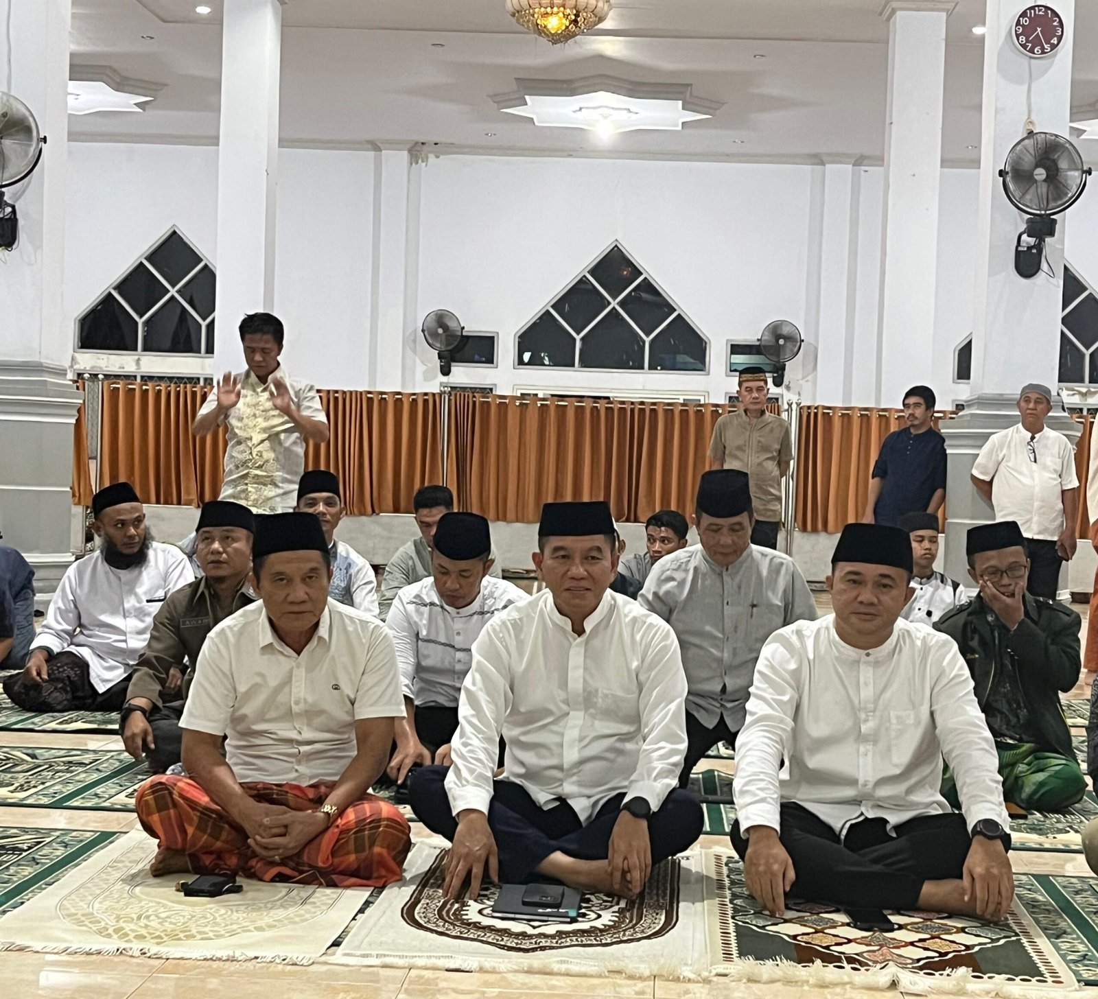 Bupati Irham Kalenggo Didampingi Wahyu Ade Pratama Hadiri Peringatan Nuzul Qur’an di Punggaluku